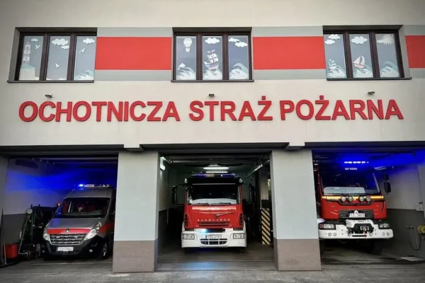Młodzieżowa Drużyna Pożarnicza w Kunowie w kompletnym umundurowaniu