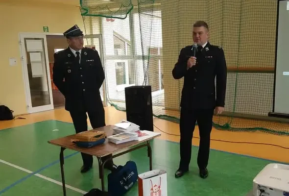 Młodzieżowe Drużyny Pożarnicze uczą bezpieczeństwa w Brzóstowie i Ćmielowie