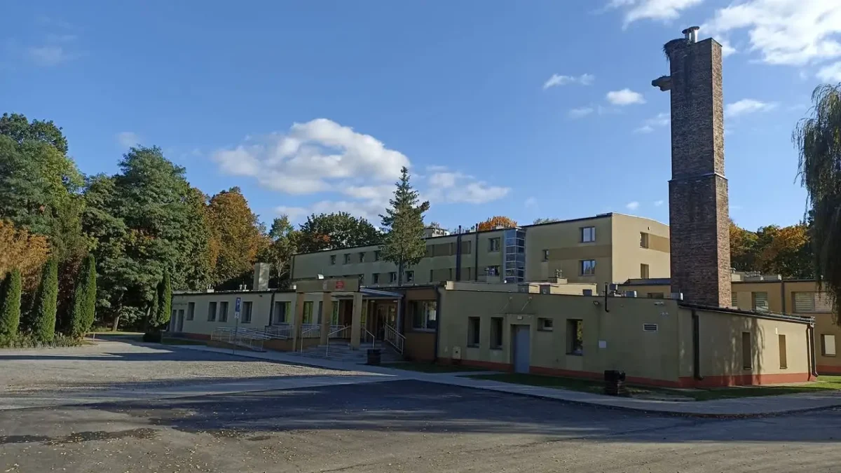 Trzylatki z przedszkola w Bałtowie uczyły się bezpiecznego przechodzenia przez jezdnię
