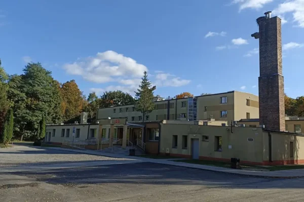 Trzylatki z przedszkola w Bałtowie uczyły się bezpiecznego przechodzenia przez jezdnię