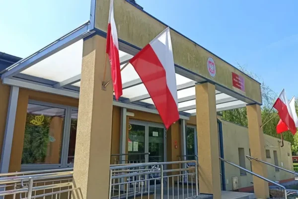 Ogólnopolski Dzień Głośnego Czytania w szkole w Bałtowie – uczniowie czytali w klasach, na korytarzach i w bibliotece