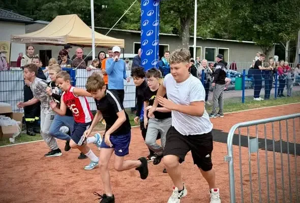 XII Bieg Papieski w Ćmielowie – sportowa rywalizacja i papieskie zawody strzeleckie