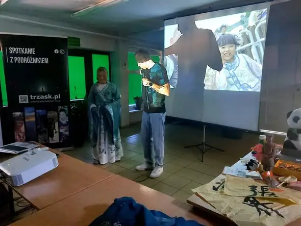 Uczniowie PSP 10 w Ostrowcu Świętokrzyskim odbyli podróż do Chin bez wychodzenia ze szkoły