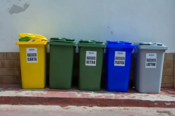 Uczniowie z Ostrowca Świętokrzyskiego na warsztatach ekologicznych w PSZOK-u